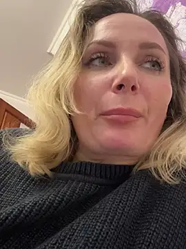 Snapshot of AngelOxy chatting on 01.26.25 AngelOxy online show from 01.26.25