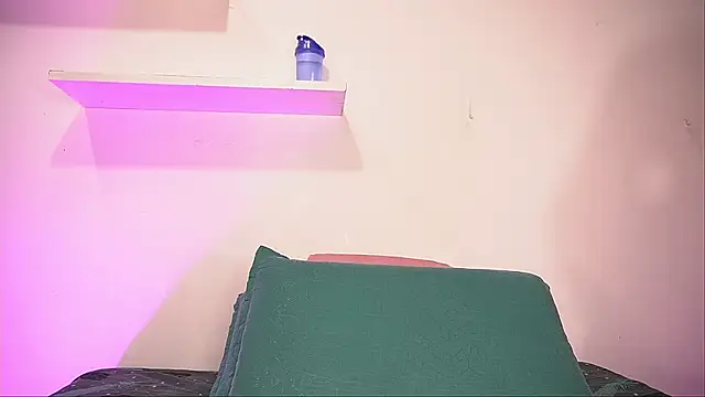 Snapshot of alexaa_walker chatting on 09.17.25 alexaa walker online show from 09.17.25