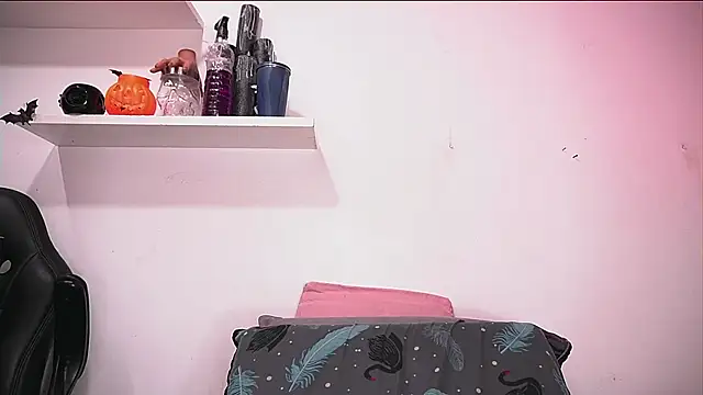 Snapshot of alexaa_walker chatting on 10.29.25 alexaa walker online show from 10.29.25