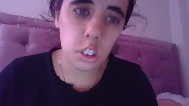 Snapshot of annarose19 chatting on 12.03.24 annarose19 online show from 12.03.24