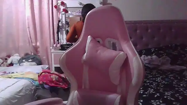 Snapshot of annarose19 chatting on 12.14.24 annarose19 online show from 12.14.24