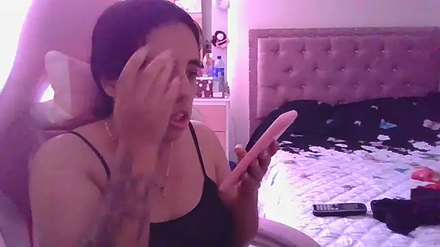 Snapshot of annarose19 chatting on 01.20.25 annarose19 online show from 01.20.25