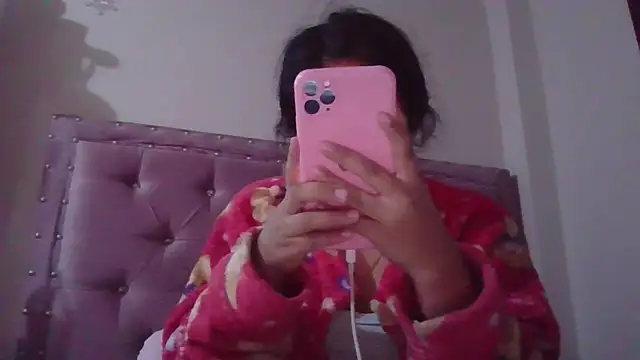Snapshot of annarose19 chatting on 02.01.25 annarose19 online show from 02.01.25