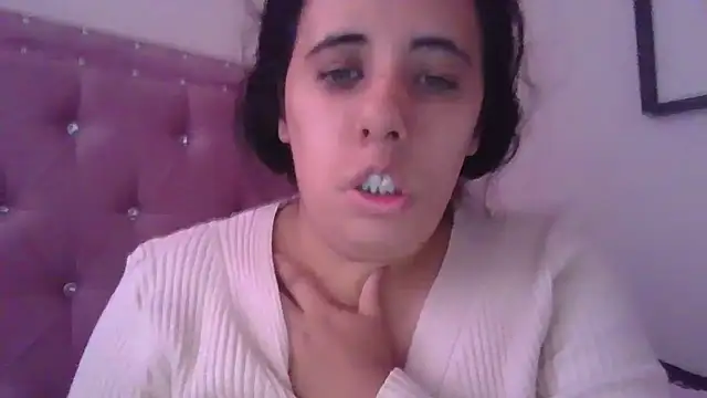 annarose19 online show from 10.14.25