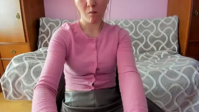 HolmesAriana online show from 12.04.24