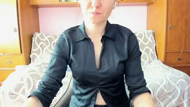 HolmesAriana online show from 02.05.25