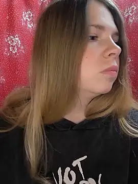 Snapshot of Zuli_Kiska chatting on 05.28.26 Zuli Kiska online show from 05.28.26