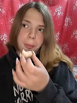 Snapshot of Zuli_Kiska chatting on 06.04.26 Zuli Kiska online show from 06.04.26