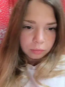 Snapshot of Zuli_Kiska chatting on 06.10.26 Zuli Kiska online show from 06.10.26