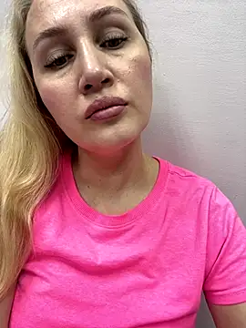 YourBlondee online show from 12.04.24
