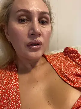 YourBlondee online show from 10.03.25