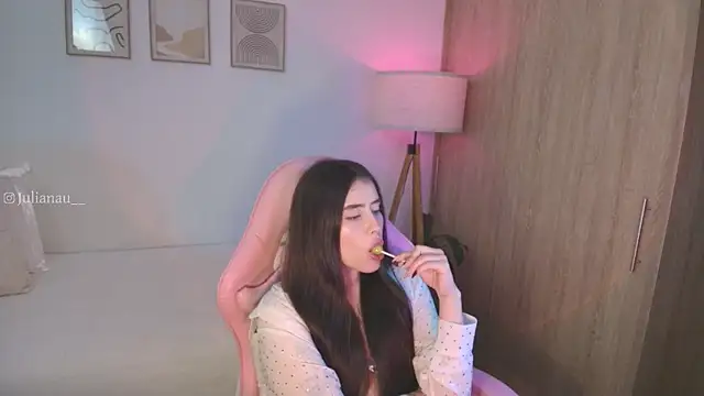 Snapshot of iriswest_ chatting on 09.20.25 iriswest online show from 09.20.25