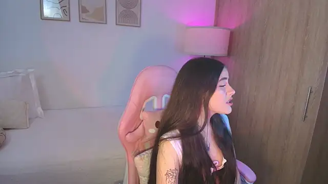 Snapshot of iriswest_ chatting on 09.27.25 iriswest online show from 09.27.25