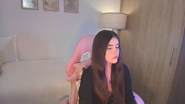 Snapshot of iriswest_ chatting on 10.03.25 iriswest online show from 10.03.25