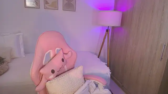 Snapshot of iriswest_ chatting on 10.10.25 iriswest online show from 10.10.25