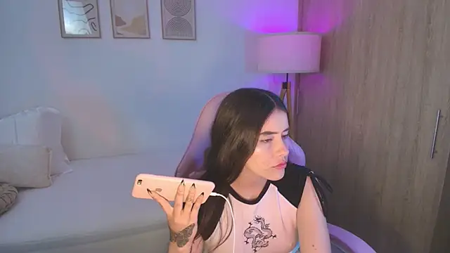 Snapshot of iriswest_ chatting on 10.14.25 iriswest online show from 10.14.25