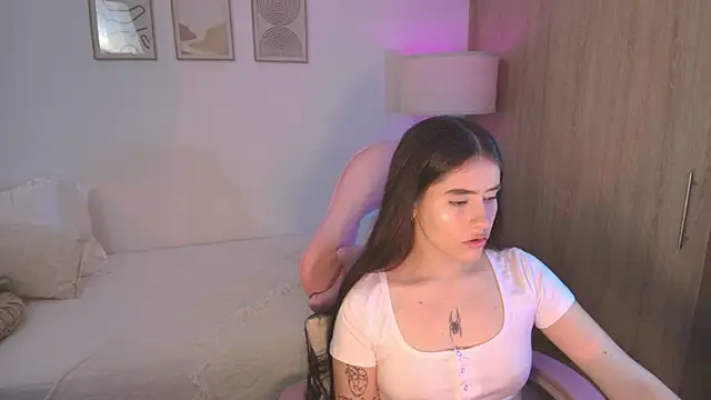 Snapshot of iriswest_ chatting on 10.15.25 iriswest online show from 10.15.25