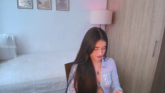 Snapshot of iriswest_ chatting on 10.19.25 iriswest online show from 10.19.25