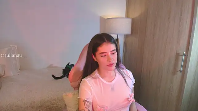 Snapshot of iriswest_ chatting on 11.08.25 iriswest online show from 11.08.25