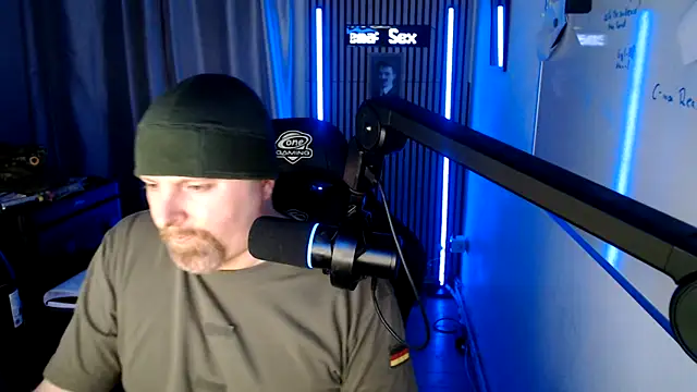 Snapshot of DerPornoPete chatting on 02.22.26 DerPornoPete online show from 02.22.26