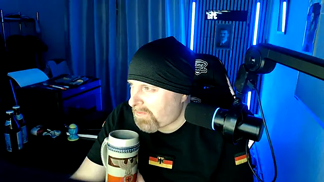 Snapshot of DerPornoPete chatting on 04.22.26 DerPornoPete online show from 04.22.26