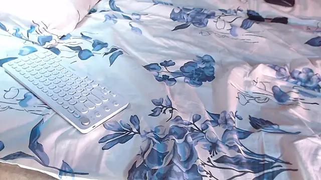 Snapshot of Q_T_pie chatting on 01.10.25 Q T pie online show from 01.10.25