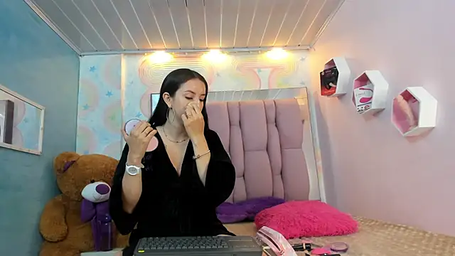 danaythamara1 online show from 01.30.25