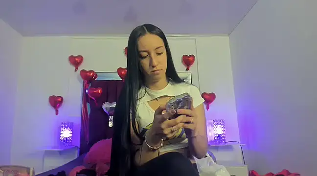 danaythamara1 online show from 02.14.25