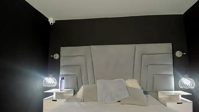 danaythamara1 online show from 02.25.25