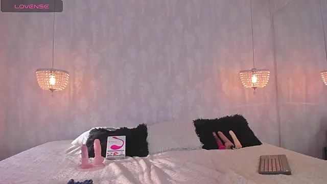 danaythamara1 online show from 11.23.25