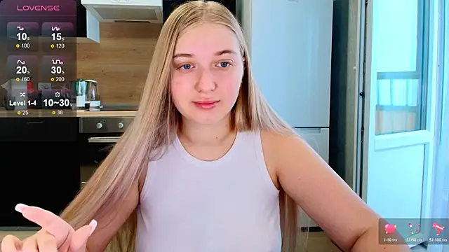 Adr1ana  online show from 10.04.25