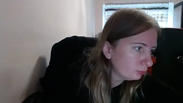 Snapshot of PeterAndJen chatting on 10.09.25 PeterAndJen online show from 10.09.25