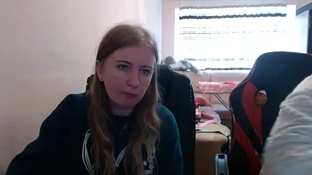 Snapshot of PeterAndJen chatting on 11.01.25 PeterAndJen online show from 11.01.25