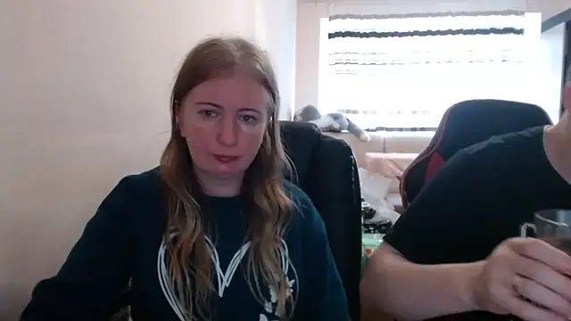 Snapshot of PeterAndJen chatting on 11.03.25 PeterAndJen online show from 11.03.25