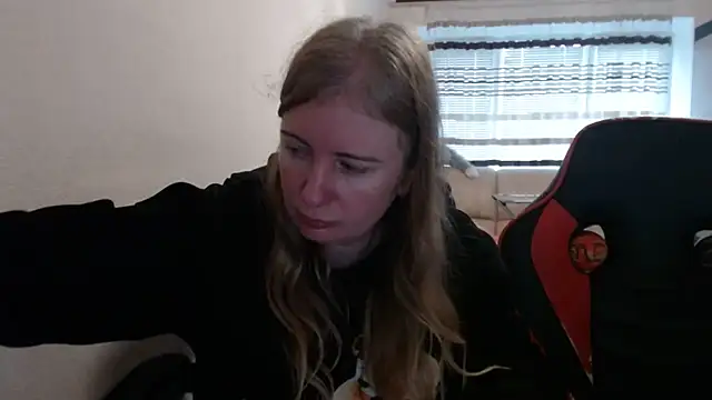 Snapshot of PeterAndJen chatting on 11.21.25 PeterAndJen online show from 11.21.25