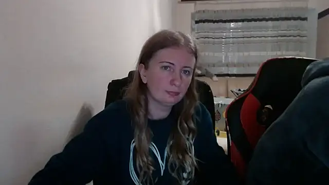 Snapshot of PeterAndJen chatting on 12.04.25 PeterAndJen online show from 12.04.25