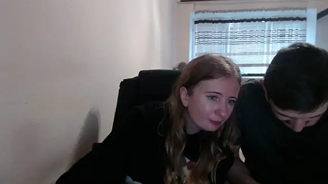 Snapshot of PeterAndJen chatting on 12.05.25 PeterAndJen online show from 12.05.25