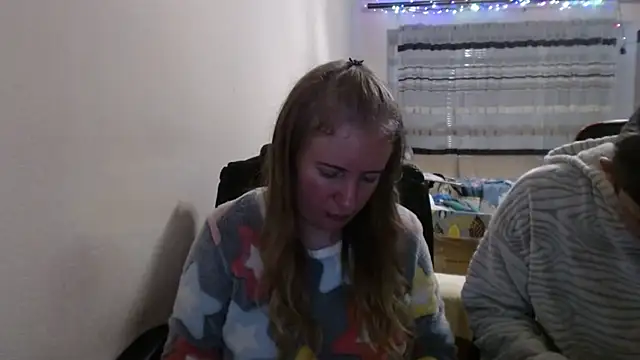 Snapshot of PeterAndJen chatting on 12.21.25 PeterAndJen online show from 12.21.25