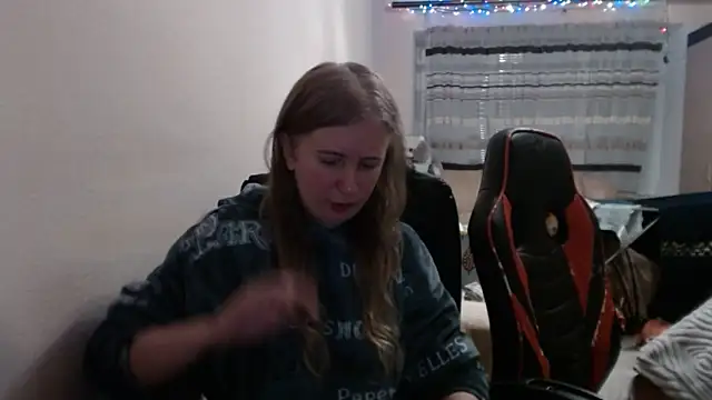 Snapshot of PeterAndJen chatting on 12.22.25 PeterAndJen online show from 12.22.25