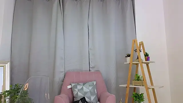 bella  adams online show from 12.26.24
