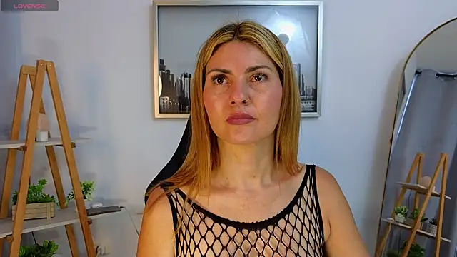 bella  adams online show from 10.18.25