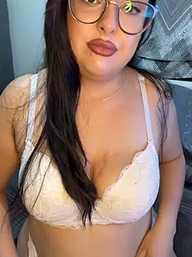 MileyGia online show from 10.12.25