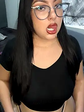 MileyGia online show from 10.12.25