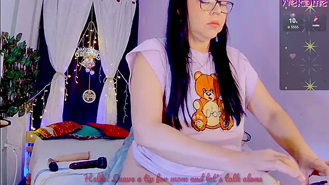 Snapshot of Mommy-pervert chatting on 12.01.24 Mommy-pervert online show from 12.01.24