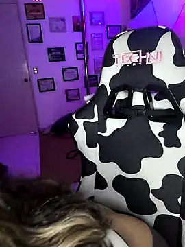 AhriSteele online show from 02.10.26