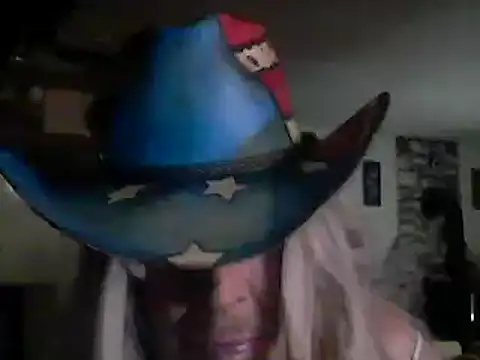 Snapshot of CROSSCOUNTRY1 chatting on 12.08.24 CROSSCOUNTRY1 online show from 12.08.24