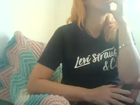Snapshot of MssAngela chatting on 09.15.25 MssAngela online show from 09.15.25