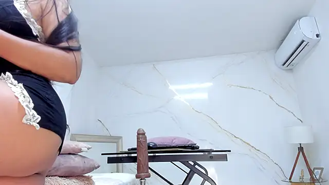 IsiisLovei online show from 10.11.25