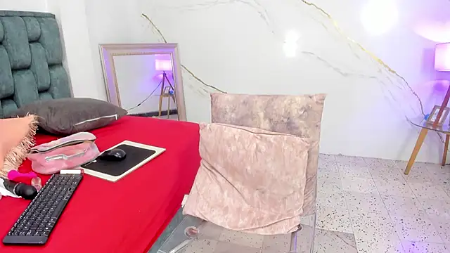 Snapshot of IsiisLovei chatting on 11.15.25 IsiisLovei online show from 11.15.25