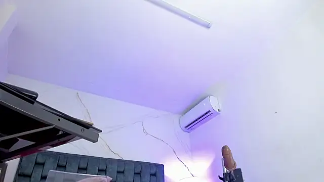 Snapshot of IsiisLovei chatting on 11.17.25 IsiisLovei online show from 11.17.25